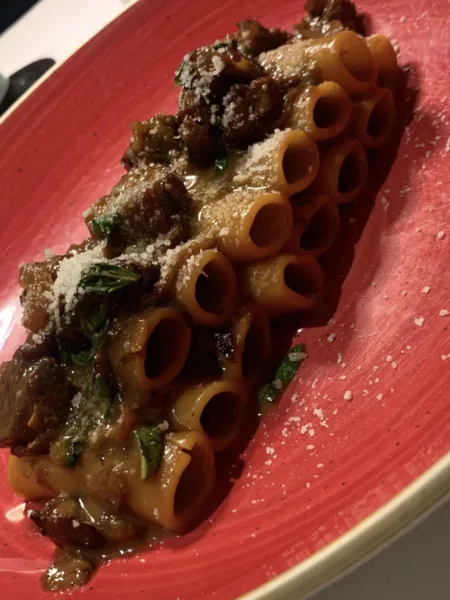 Pescheria a Salerno, la Gricia con ventresca di tonno