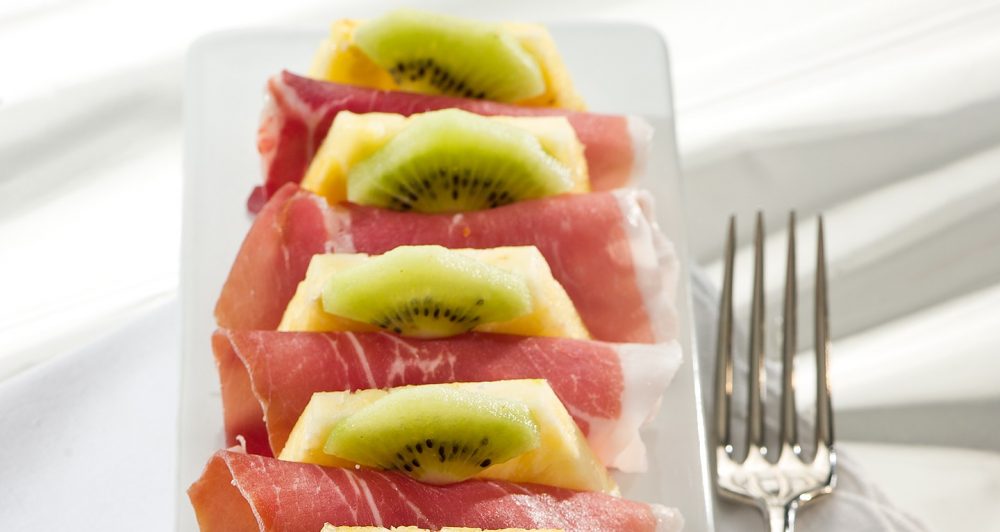 Cucina anni Ottanta crudo con frutta