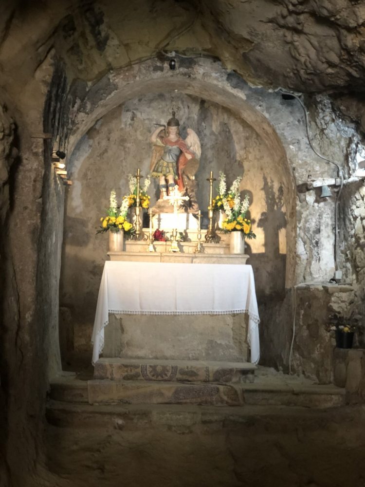 Grotta san michele a Tufo