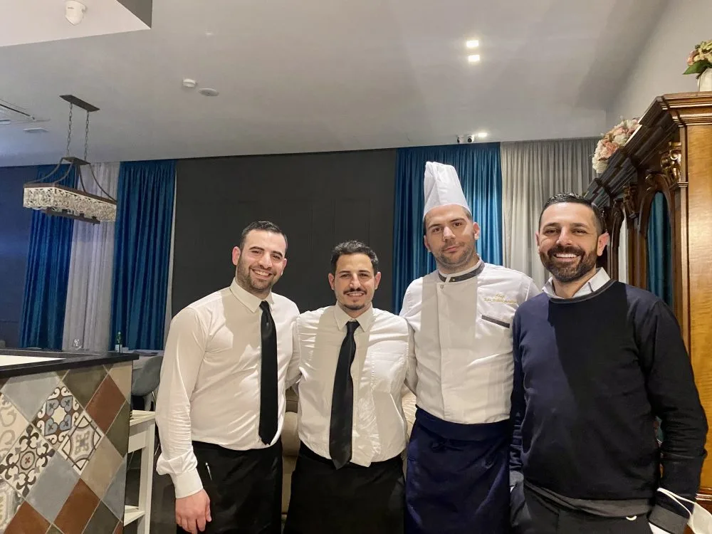 Luca Lipoma e parte dello staff - Vizi di Mare