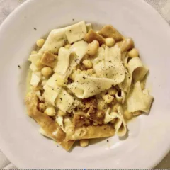 Pasta e ceci in versione salentina