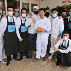 Errico Porzio con i suoi collaboratori - Just Eat Awards