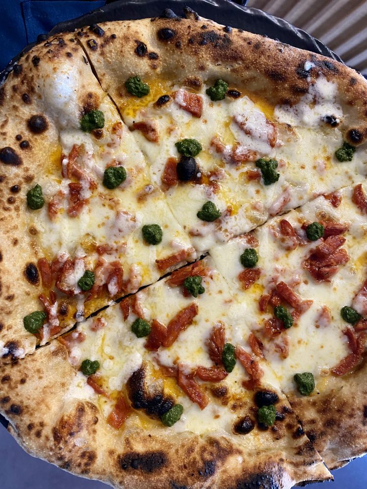 Pizzeria Nino Pannella - Pizza con burrata, carpaccio di tonno rosso e pesto di pistacchio