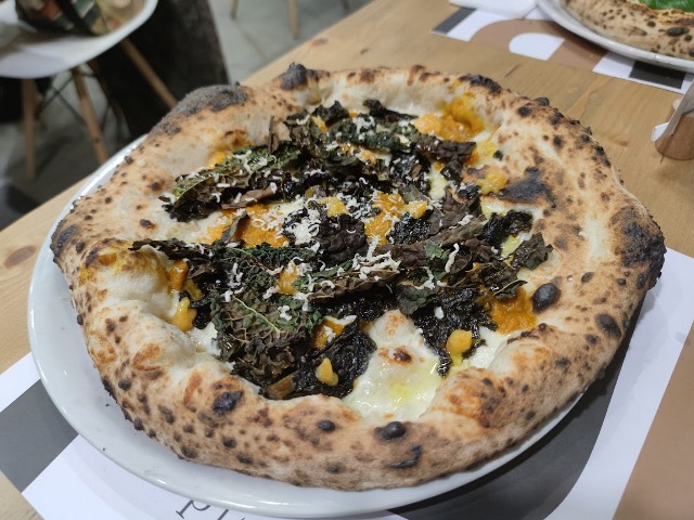 Pupillo Pura Pizza Frosinone-Fior di latte, cavolo nero, zucca, conciato e gel d'arancia