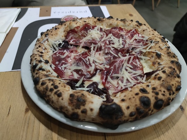 Pupillo Pura Pizza Frosinone- Fior di latte, radicchio,capocollo,pecorino di Roccagorga e gel di mela