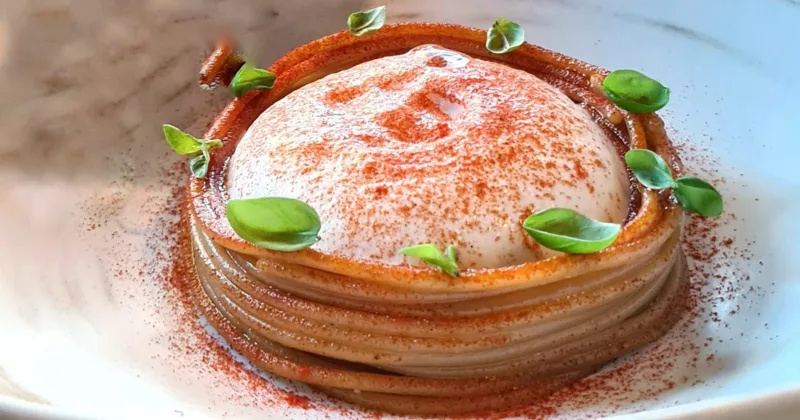 Spaghetto al Garum di pomodoro, provola affumicata e basilico di Antonio Sena