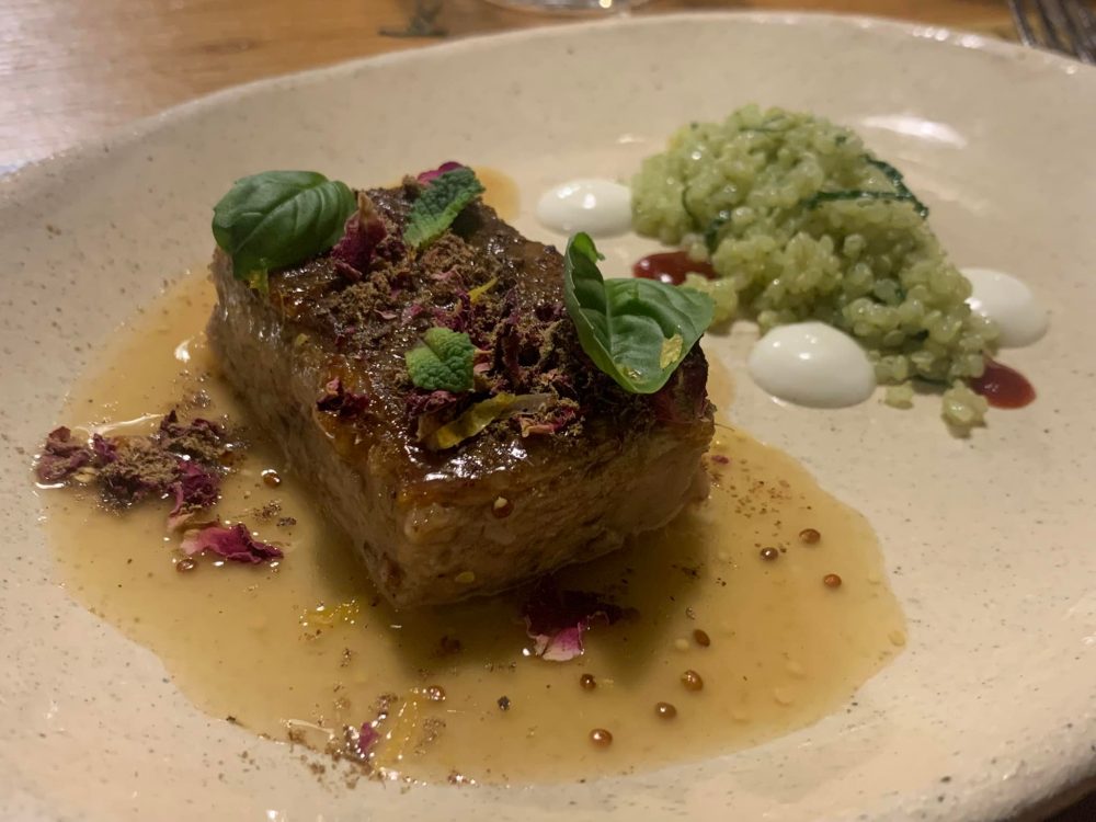 Suculent a Barcellona, agnello con Ras el Hanout e quinoa alle erbe