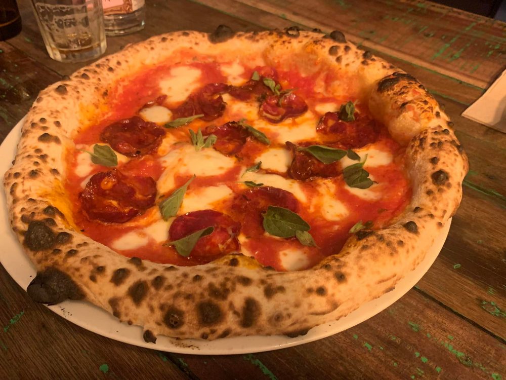 Pizzeria Sartoria Panatieri, con chorizo e origano fresco