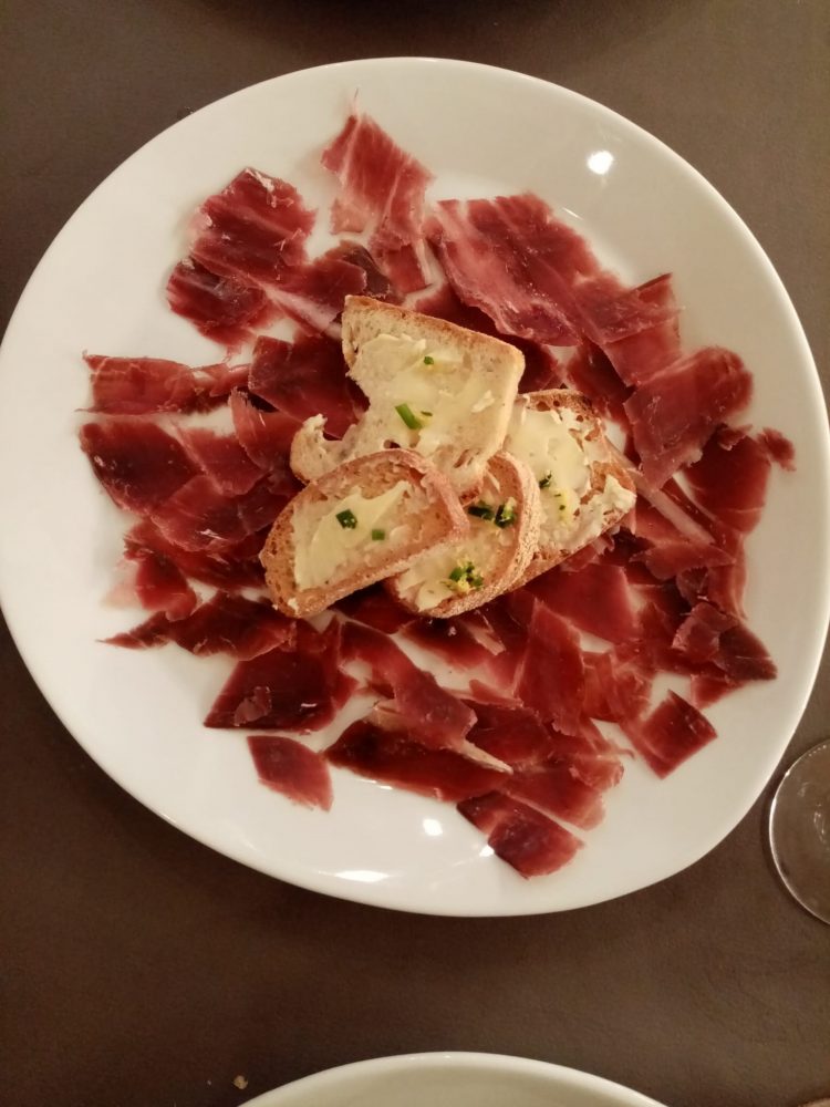 Altocampo - pata negra con bruschette al burro francese