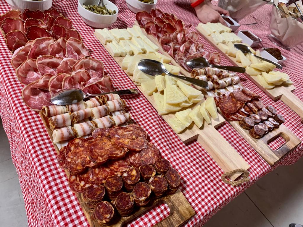 Catasta. Salumi e formaggi