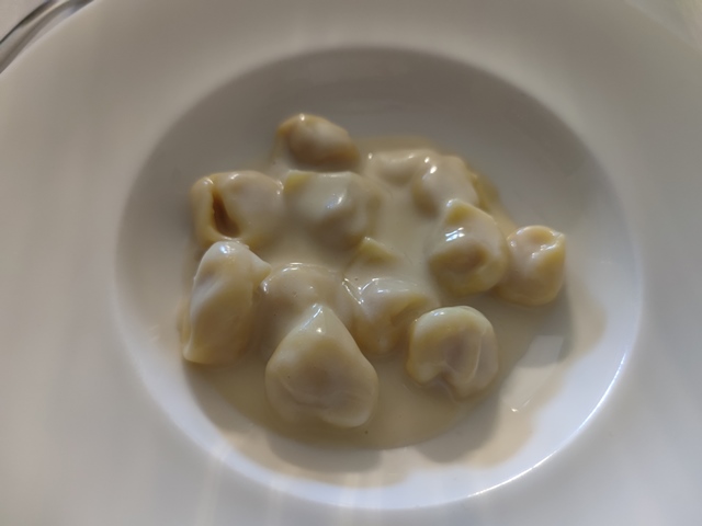 Irina Trattoria - tortellini in crema di parmigiano