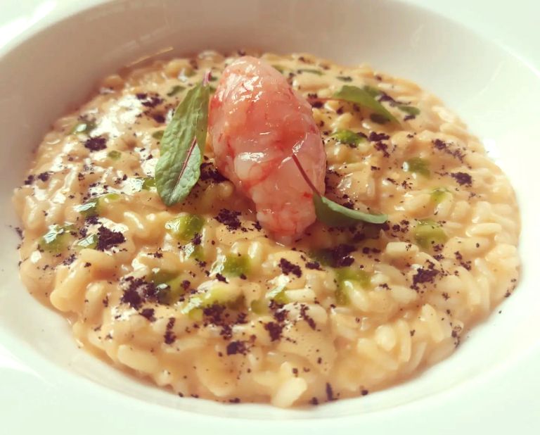 Mont Blank, Risotto con estrazione di cicale di mare, maionese ai ricci di mare e limone nero