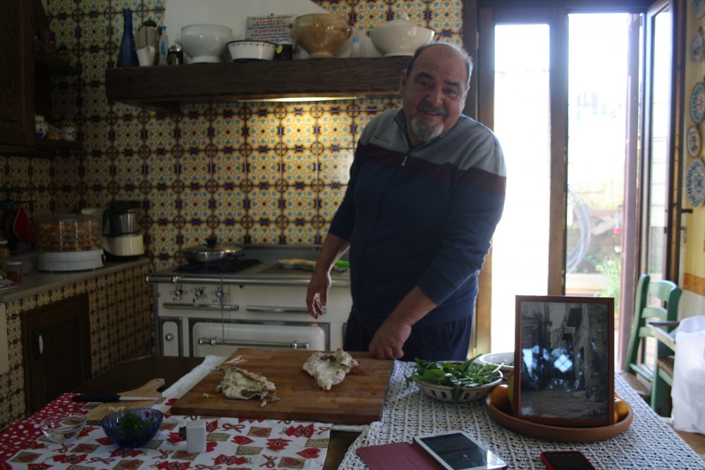 Nella cucina di Ruggiero Peluso, figlio della signora Assunta Carnevale, elaboriamo la ricetta