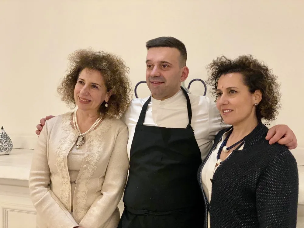 Oltremare Rooftop -Anna e Nadia Citarella e lo chef Alfonso Crisci