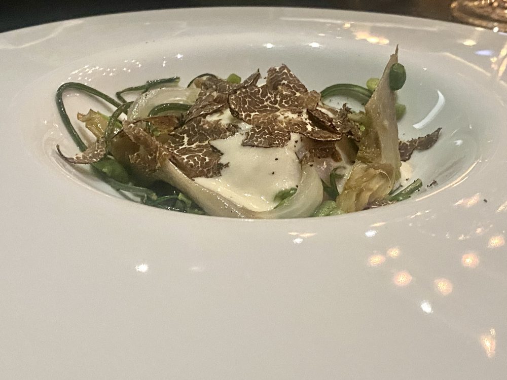 Opera Restaurant - l’uovo poche, vignarola, fonduta di provola e tartuto nero