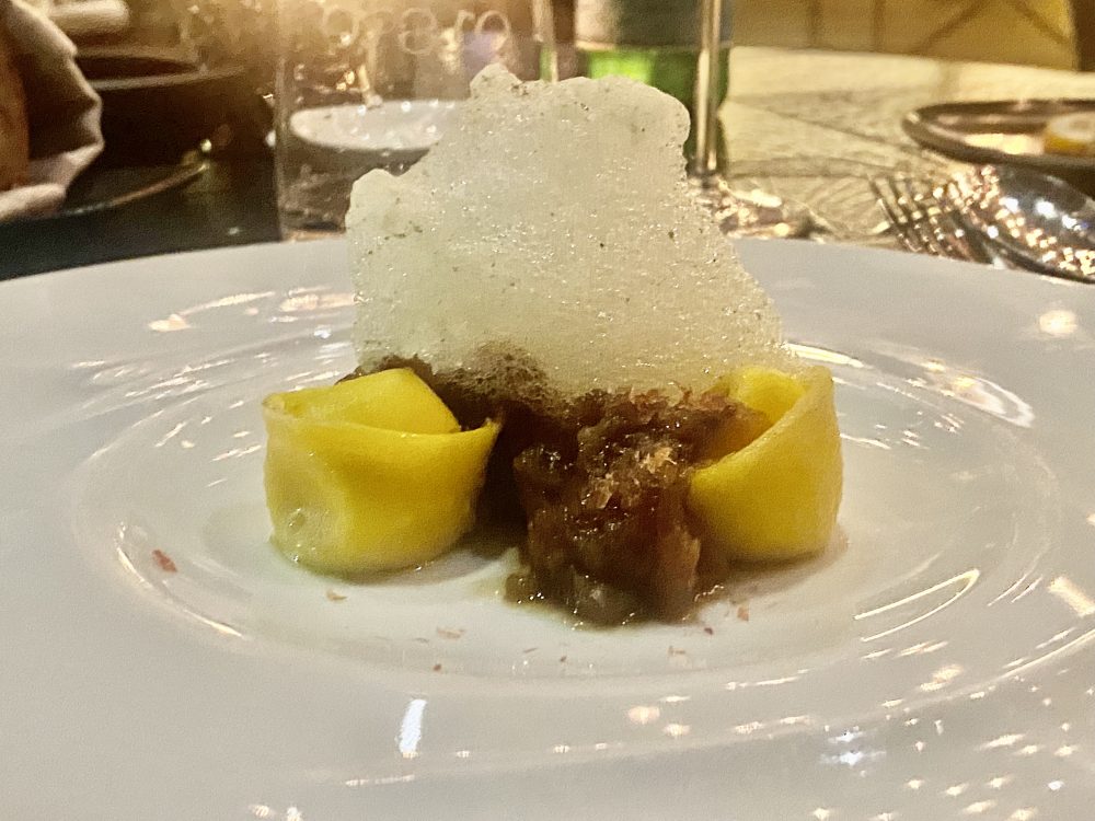 Opera Restaurant - tortelli ripieni di taleggio di bufala alla genovese e aria al basilico