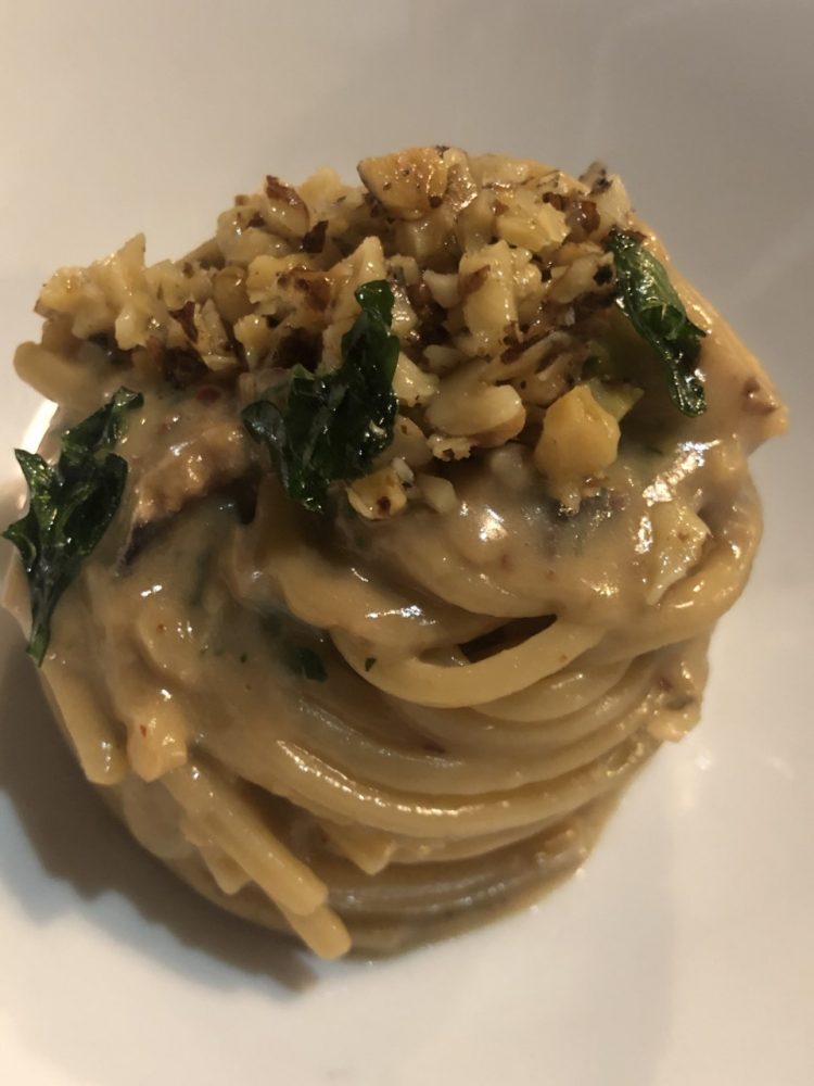 O’ Ciardin - spaghetto noci e salsa all aglio