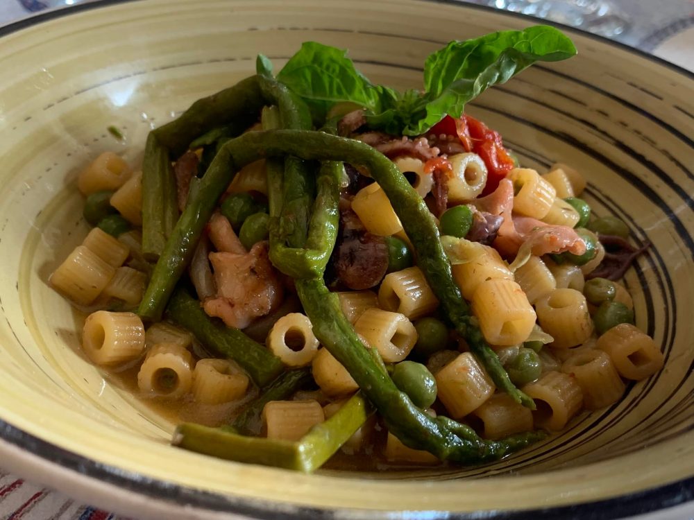 Ristorante Paisa' ad Agnone, tubetti con piselli, asparagi e seppioline