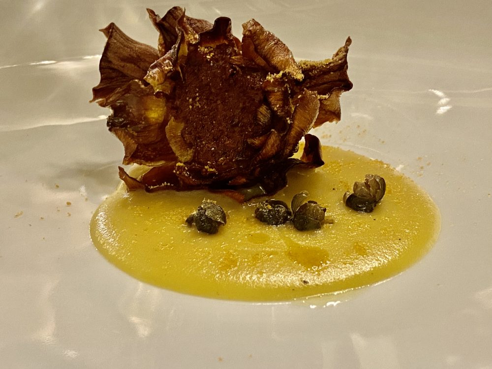 Carciofo spinoso, crema di patata affumicata, bottarga di muggine, cappero fritto - Ristorante Oseleta