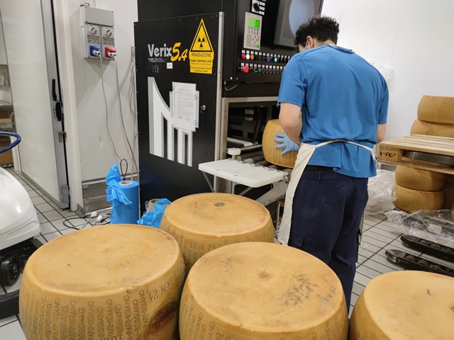 Montanari & Gruzza - macchina a raggi x per il test di qualita'vsulle forme