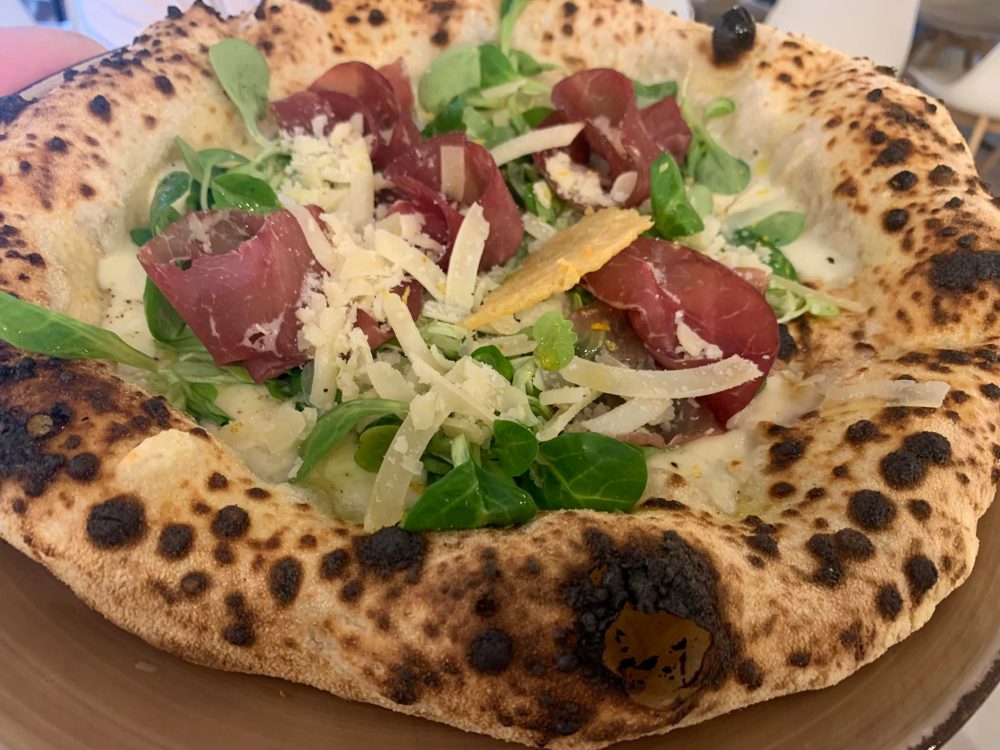 Pizzeria Lievita a Pontecagnano, la Lemon con bresaola