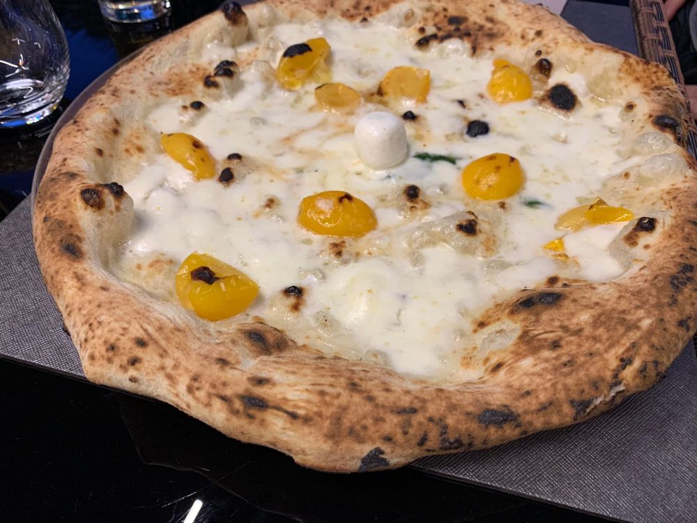 Pizzeria Madison Avellino, bianca con pomodorini gialli