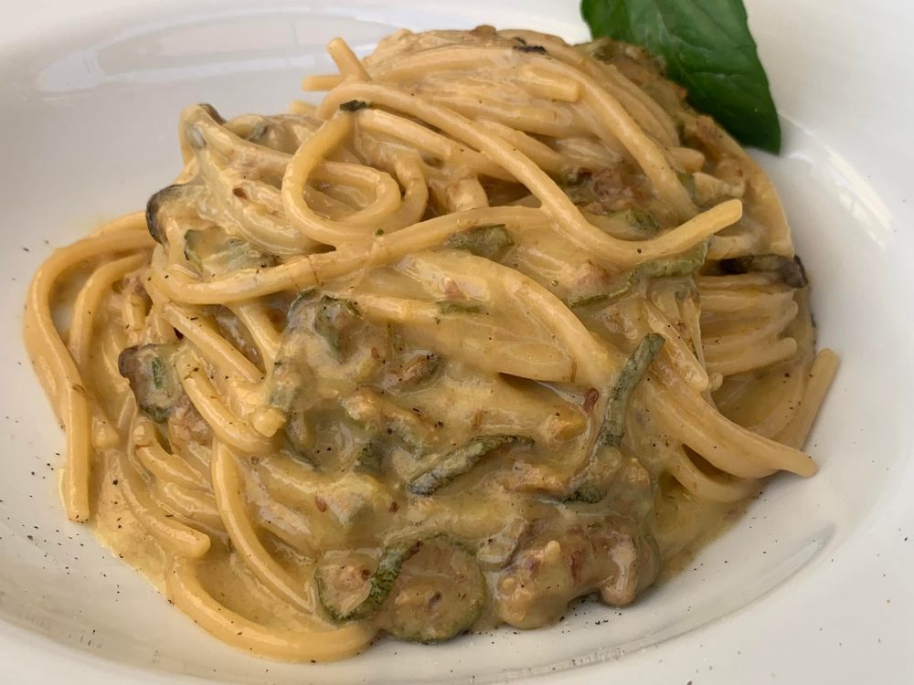 Africano Beach a Marina del Cantone, spaghetti alla Nerano