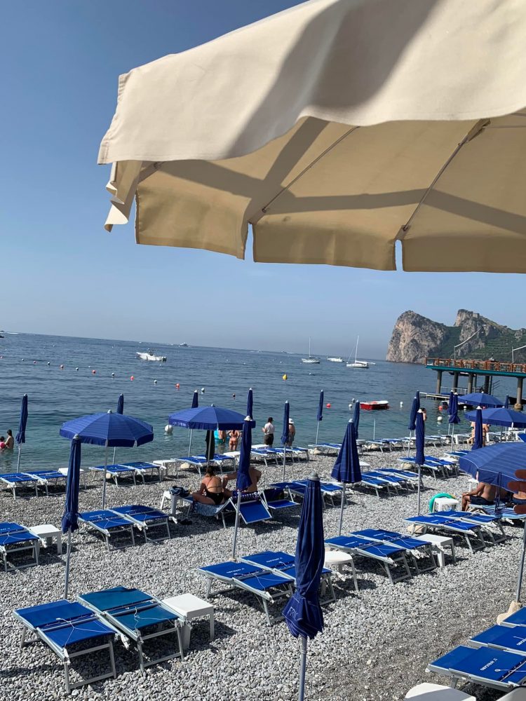 Africano Beach a Marina del Cantone, la spiaggia