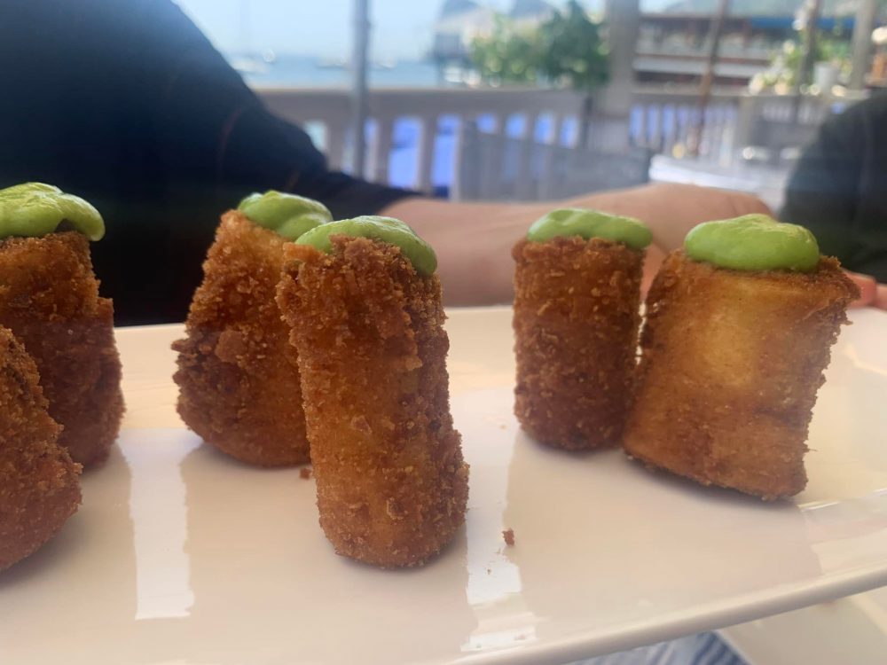 Africano Beach a Marina del Cantone, paccheri fritti ripieni di ricotta e verdurine