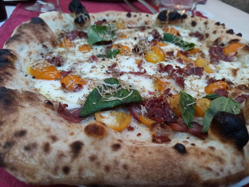 Al Borgo Pizzeria Gourmet - La Diavola bionda