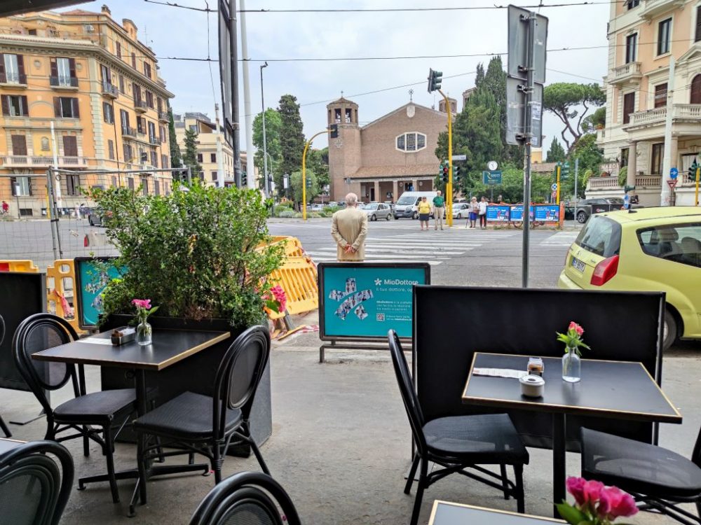 Caffe' Hungaria- la vista dai tavolini esterni