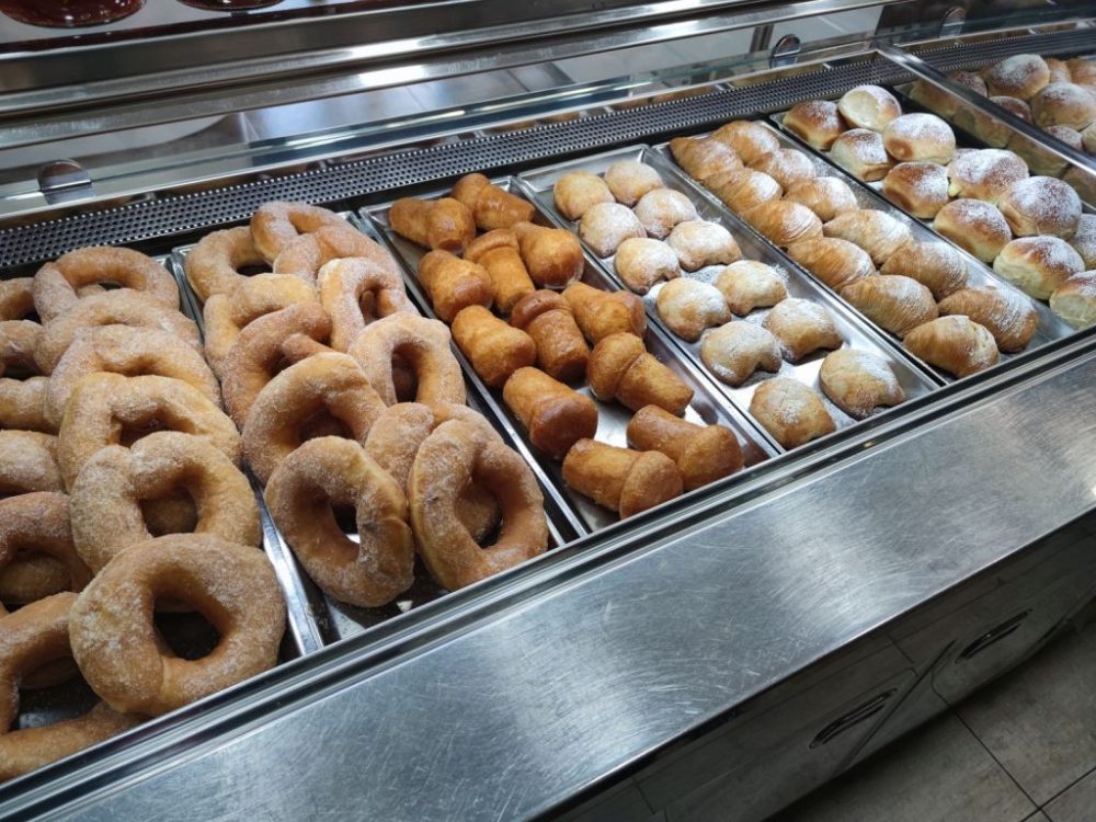 Golfo di Napoli - il banco dei dolci fatti in casa