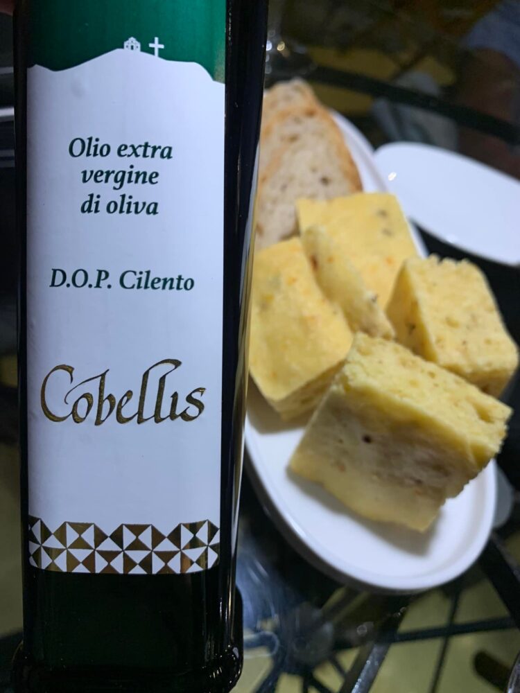 Aquadulcis a Vallo della Lucania, pane e olio