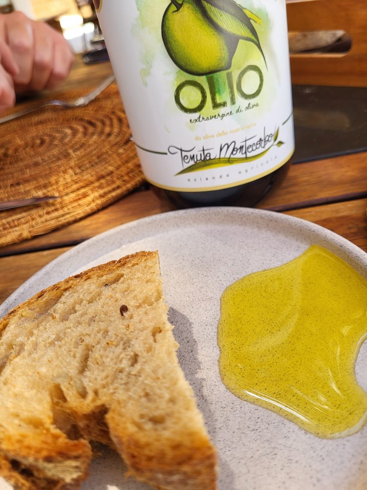 MAYA - Pane e olio di Tenuta Montecorbo