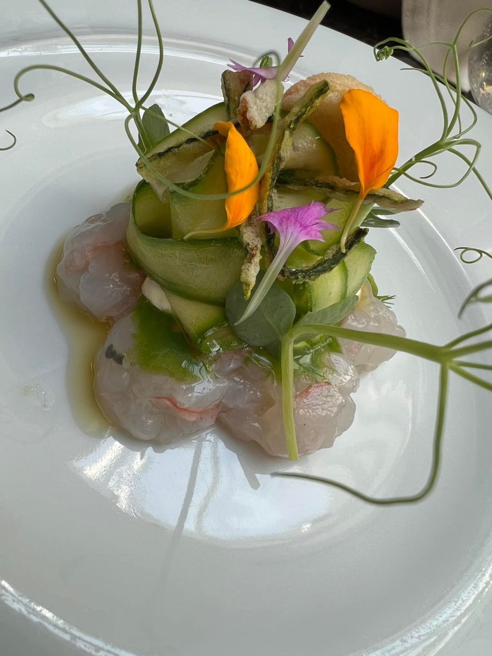 Ognissanti, Margherita di scampo crudo, zucchina in più consistenze, stracciatella, maionese, pane e aceto di lampone