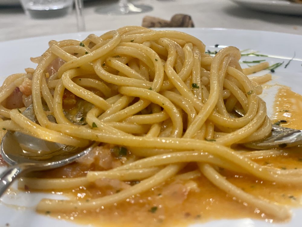 Pasta aglio, olio, peperoncino e tartare di gamberi - 14 Miglia