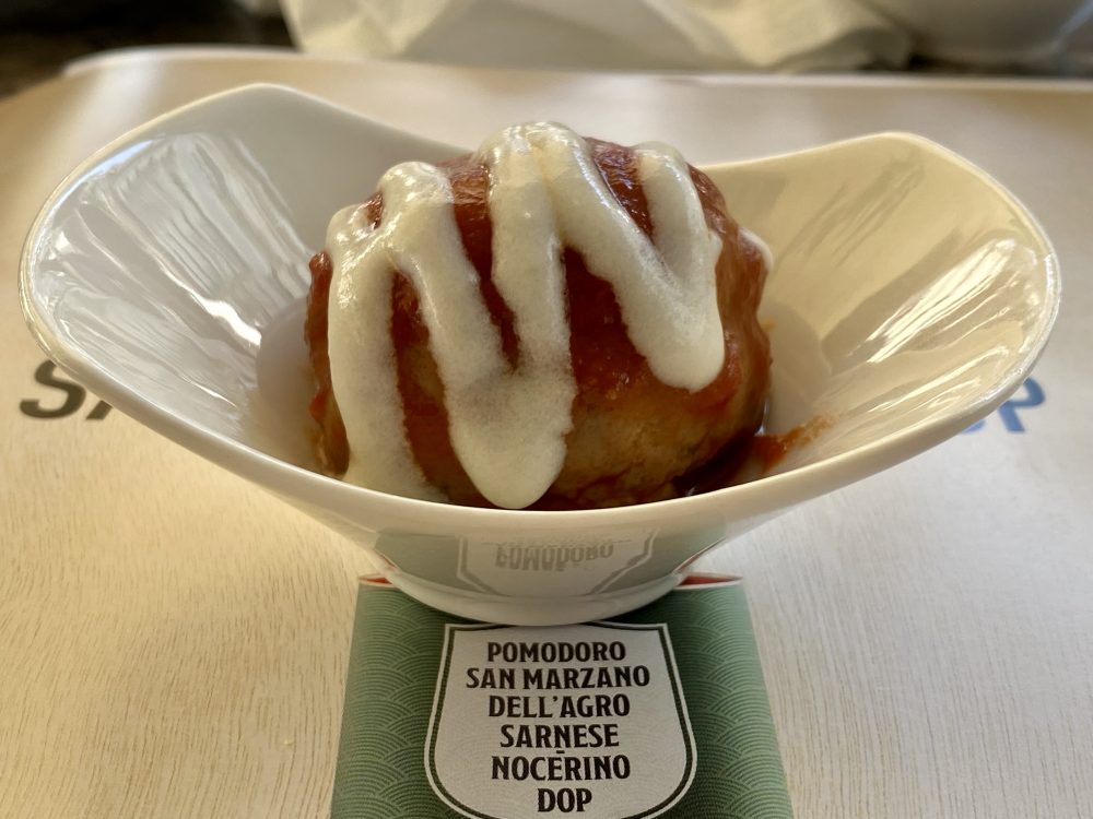 Polpetta di manzo su ragu' di pomodoro San Marzano dell’Agro Nocerino-Sarnese DOP