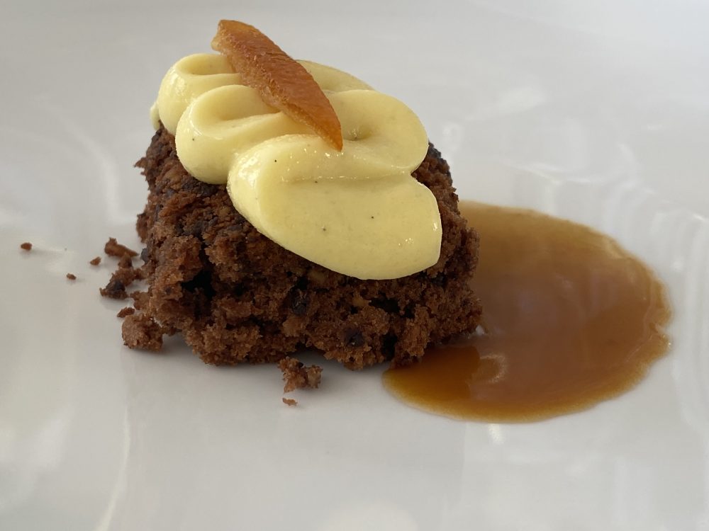 Torta caprese, crema all’arancia e salsa di caramello al whisky, Chef Amitrano