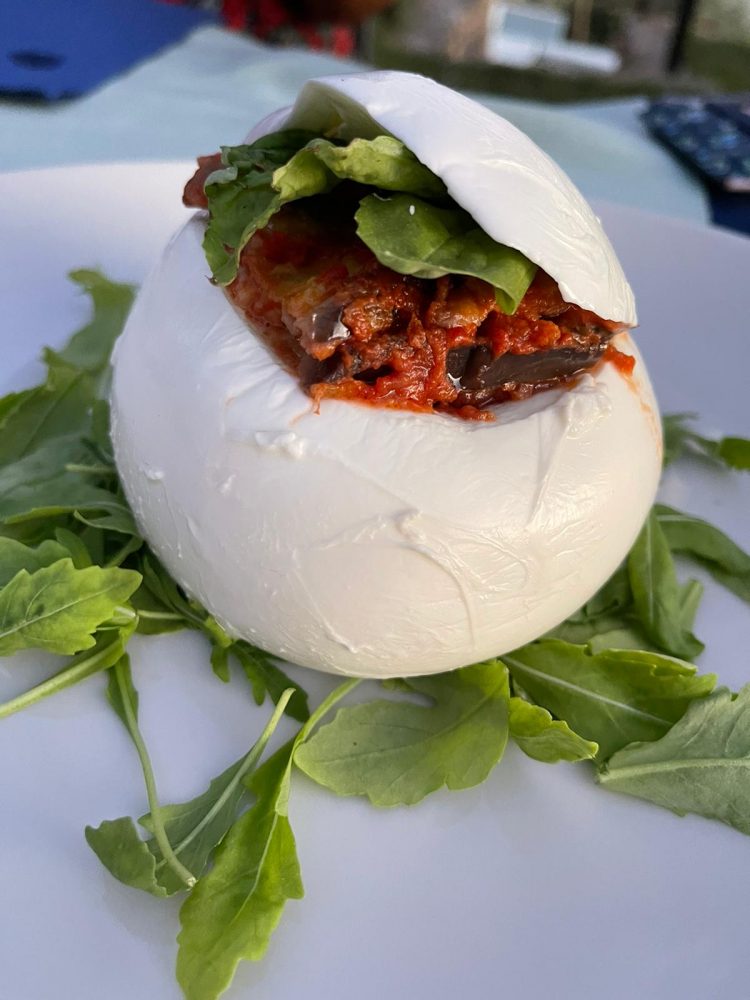 Villa Serra d’Elci - mozzarellona con dentro parmigiana