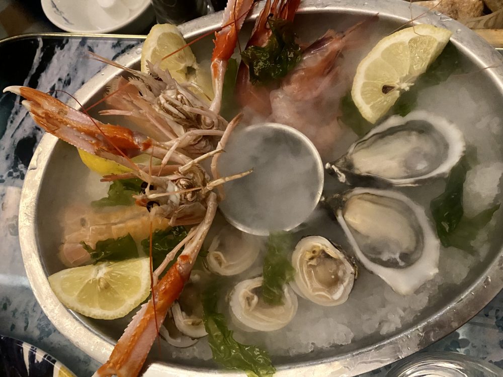 Plateau di mare con scampi, gamberi viola e ostriche Titan - Innovative