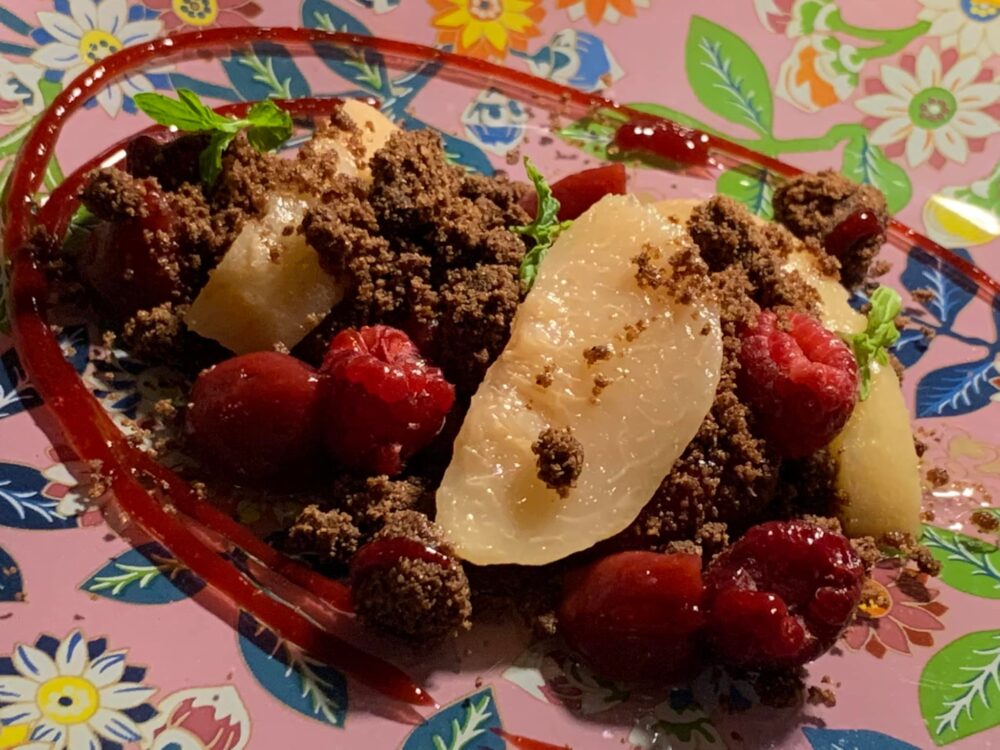 Suscettibile a Pioppi, Frutti rossi, pesca bianca e crumble al cacao