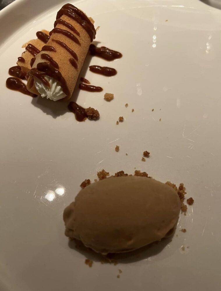 Casamare - Cannolo di ricotta e gelato al caramello