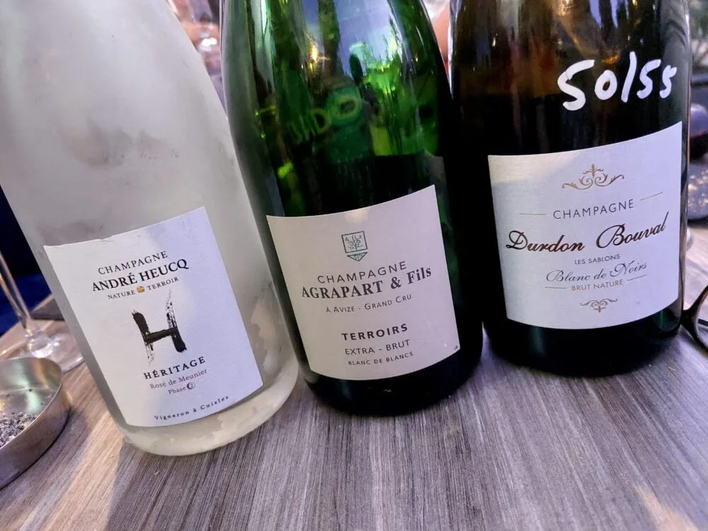 Les Coudes sur la Table