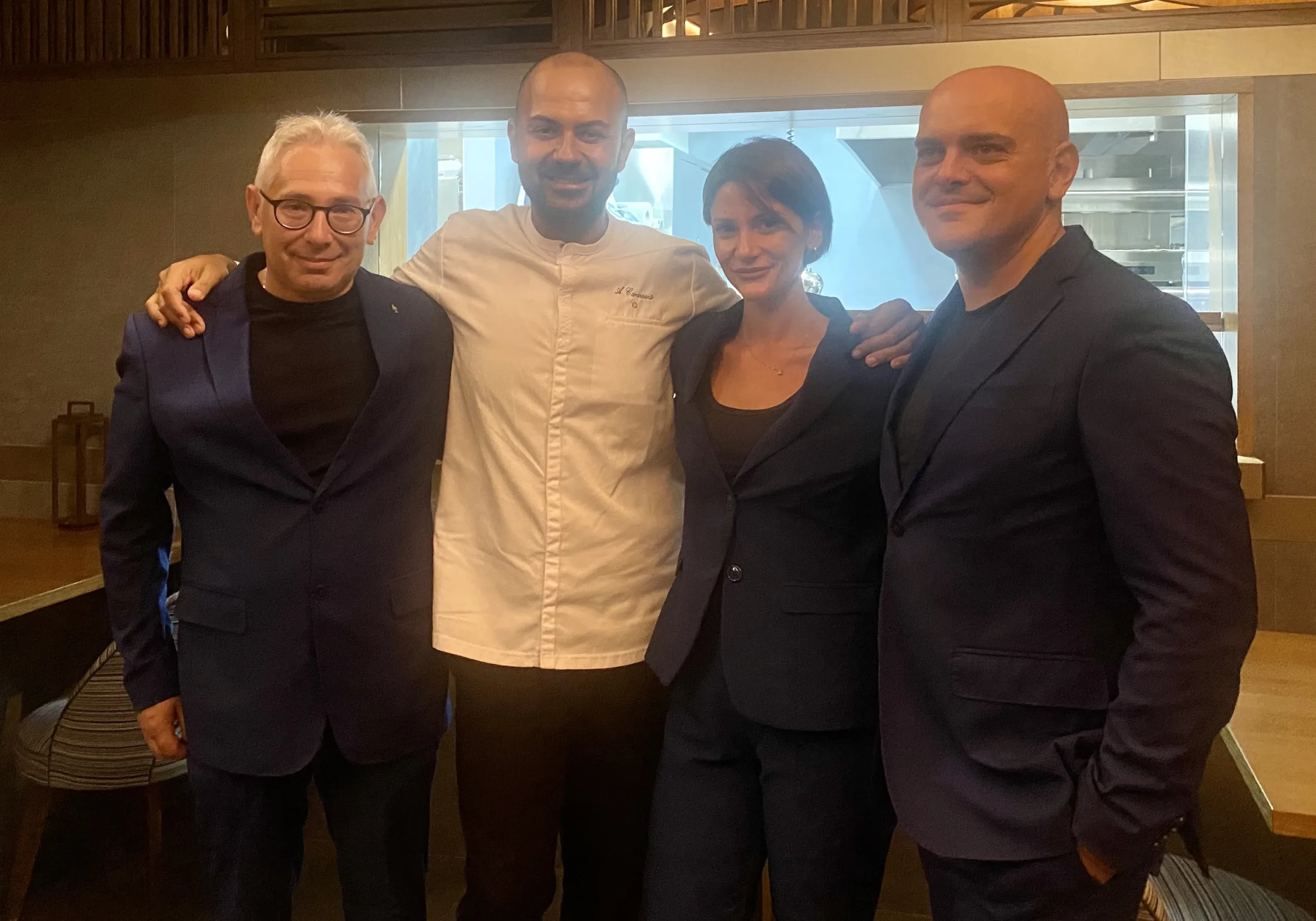 Angelo Carannante e parte dello staff del Caracol