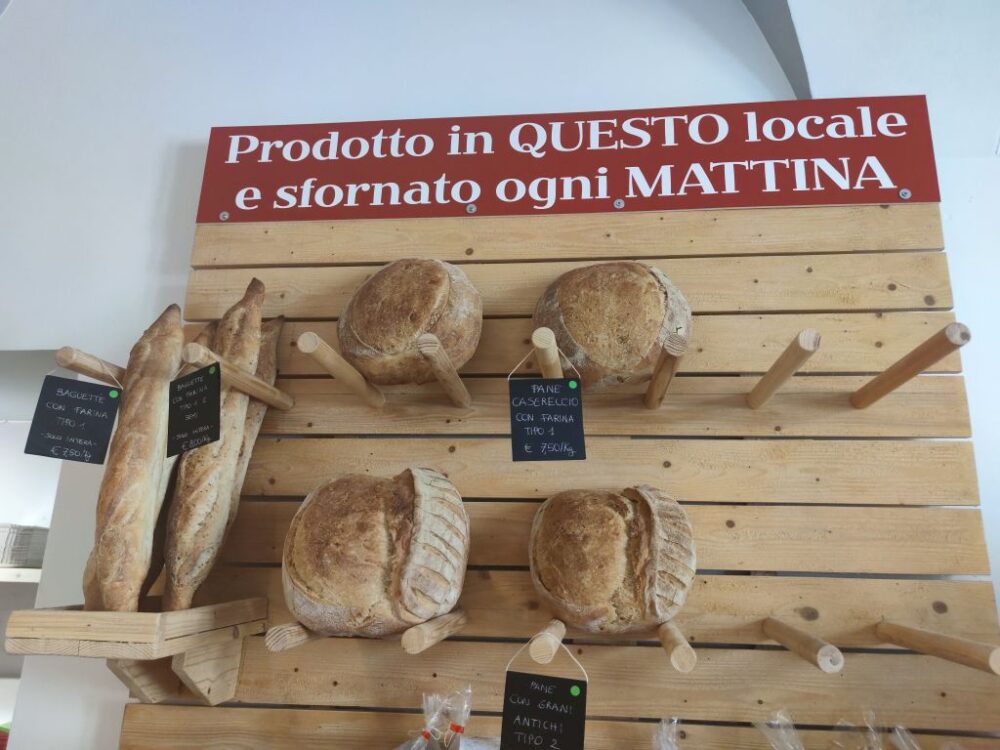 Forno Urbano - l'espositore del pane