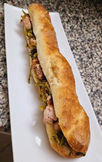 L'Oro di Napoli, panino broccoli e salsiccia