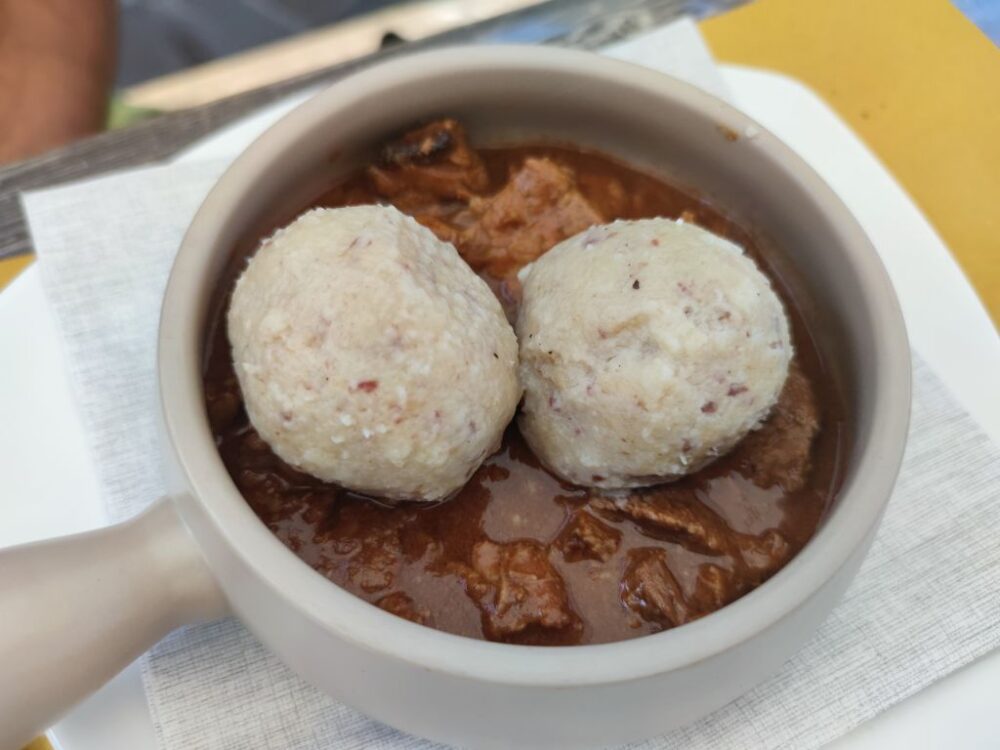 Malga Brigolina - Gulasch e canederli