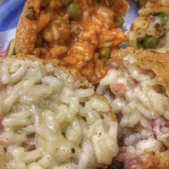 Palle di riso bianche e rosse