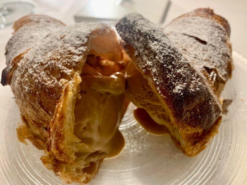 Il Veliero ad Acciaroli, il cornetto con gelato al caffe'