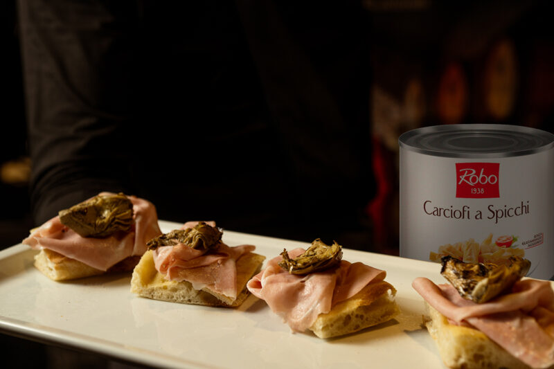 Focaccia con carciofini Robo e mortadella